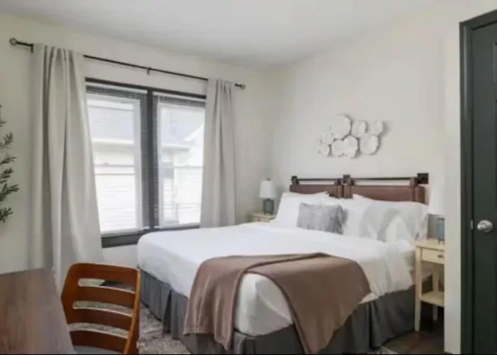 Holiday home 3br Downtown-old Salem Oasis *
