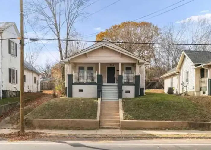 Holiday home 3br Downtown-old Salem Oasis